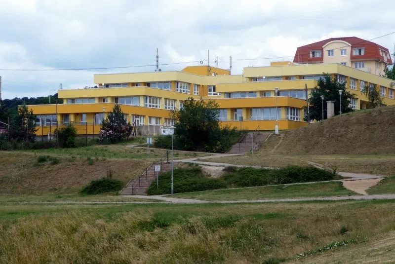 Budova Polikliniky Horníkova v Brně-Líšni